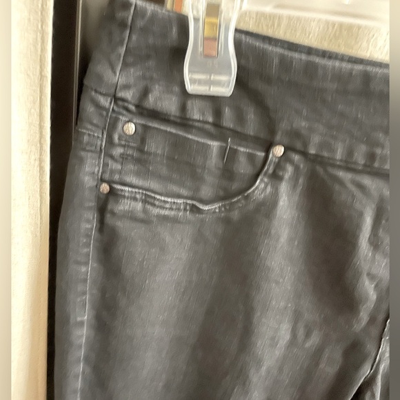 ⬇️ 2/$20.00 ⬇️ Reitmans Size 13 Black/Grey Pull On Slim Jeans. - Picture 2 of 8